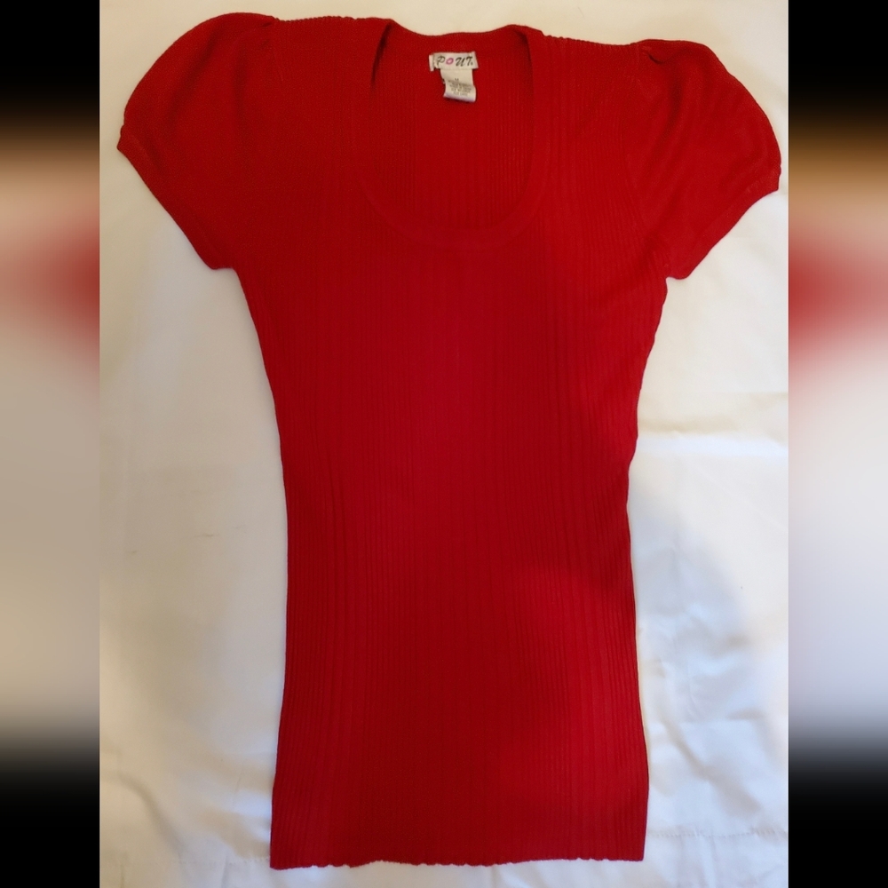 Pout Top in red